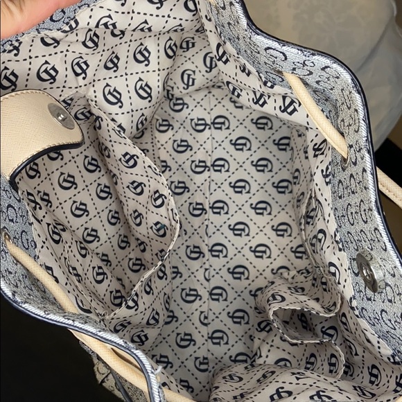 Guess -monogram -drawstring bucket bag- beige/grey - Picture 7 of 8